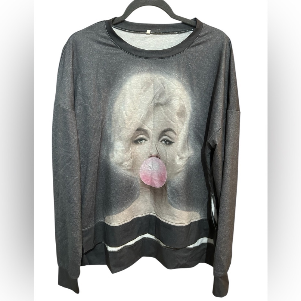 Iconic Marilyn Monroe Bubble Gum Graphic Sweatshirt Size XL